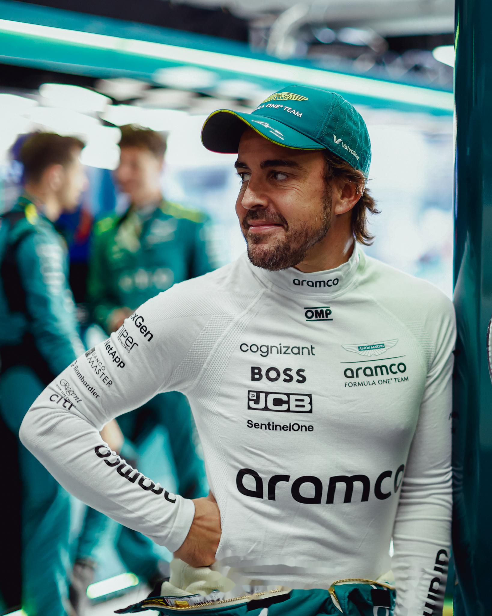 梅赛德斯鏖战索伯车队,阿隆索惊艳四座 梅赛德斯鏖战索伯车队,阿隆索惊艳四座