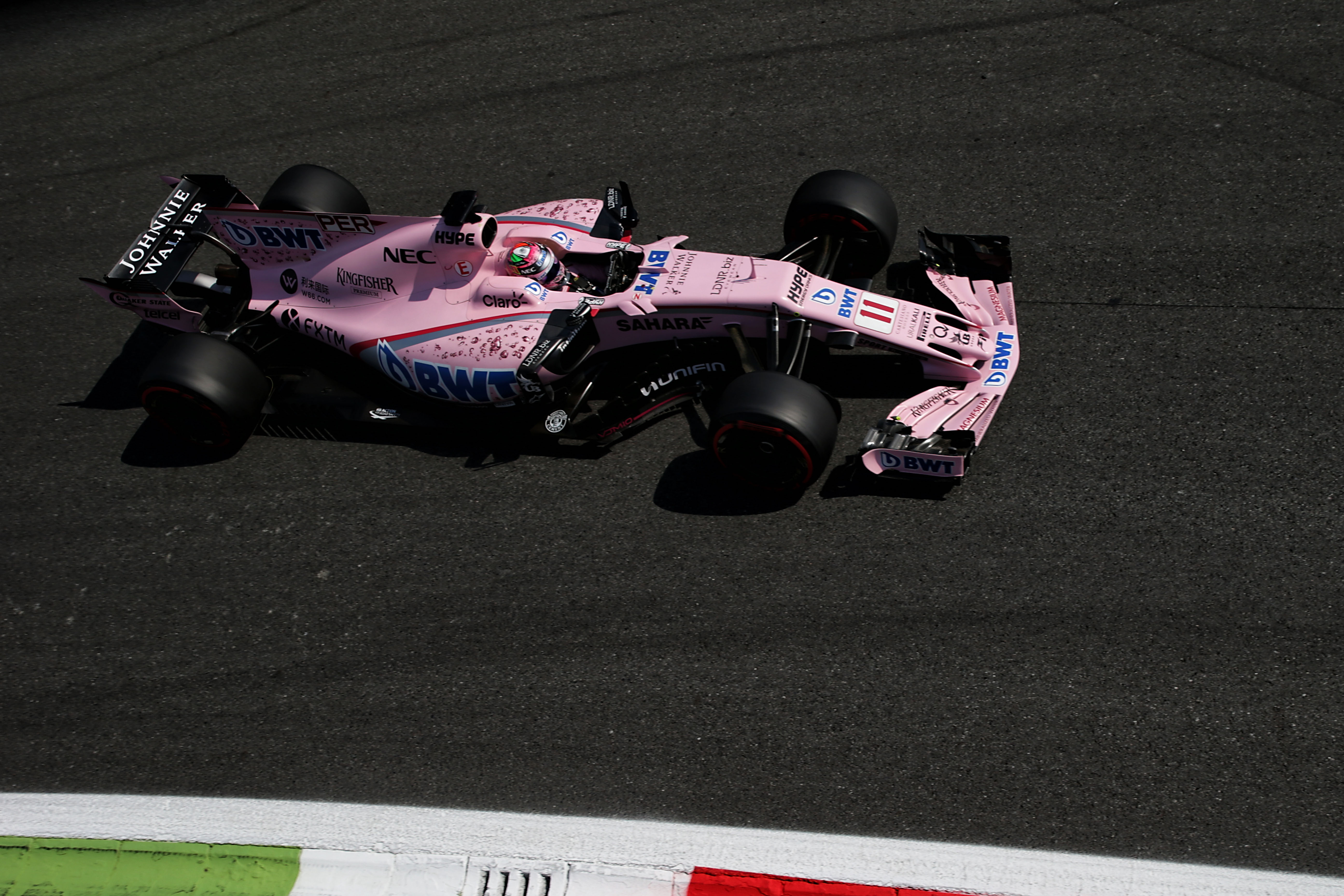 哈斯车队险胜雷诺车队，佩雷兹点燃赛场