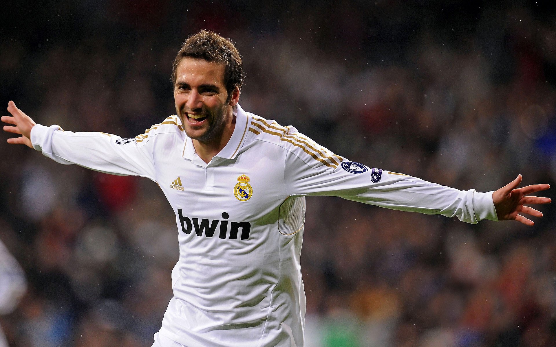 迪亚斯决胜局绝杀闪耀，几内亚奇迹之夜击沉那不勒斯